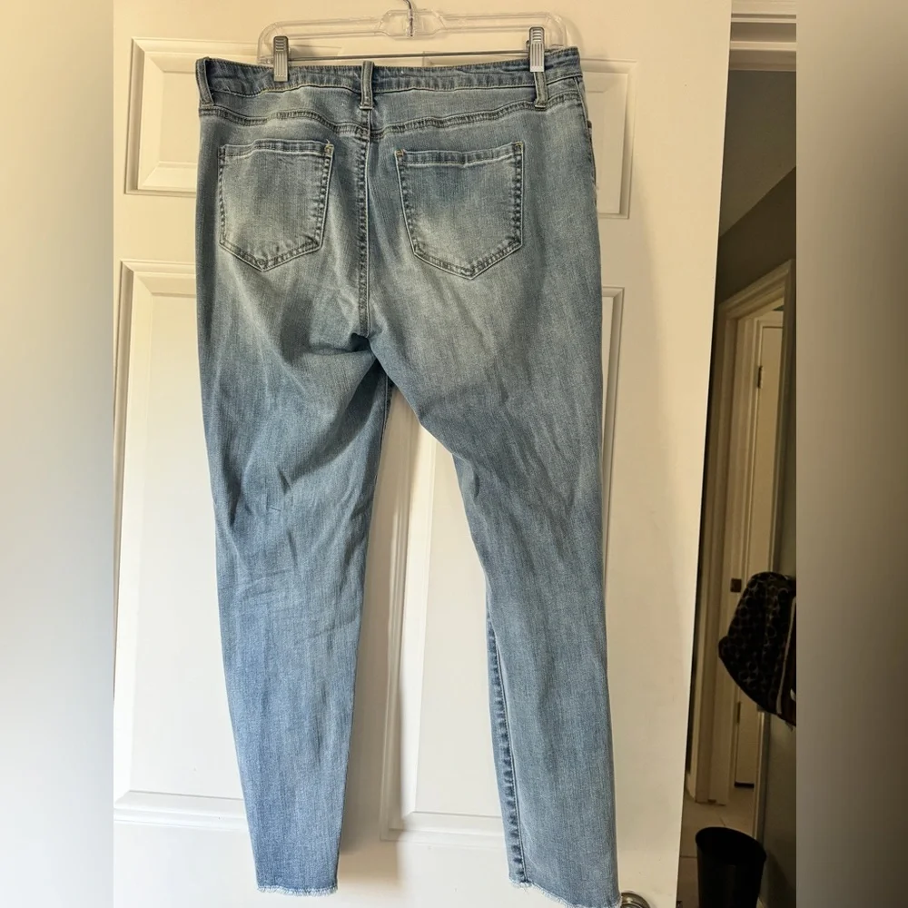 A.n.a blue jeans denim w pink flowers sz 10 - Picture 5 of 5